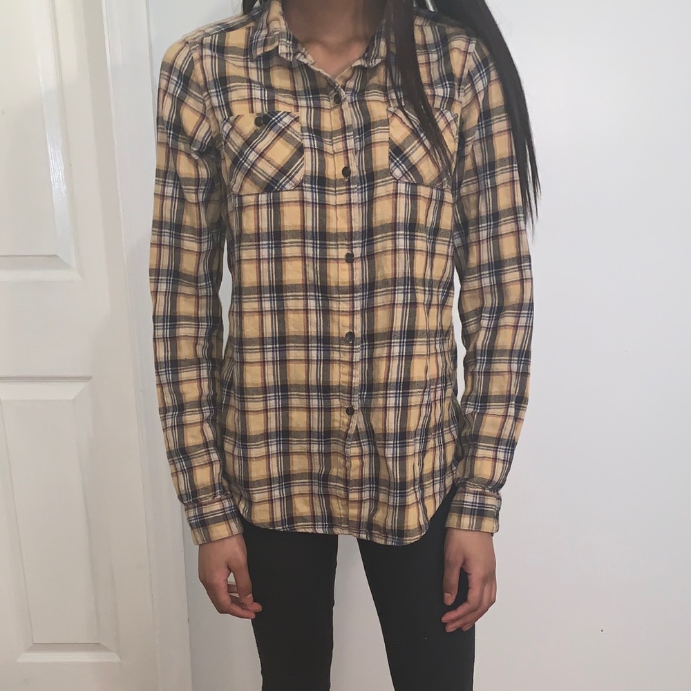 Super cute and chill flannel 💛